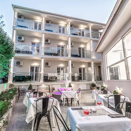 Palotel Design فندق